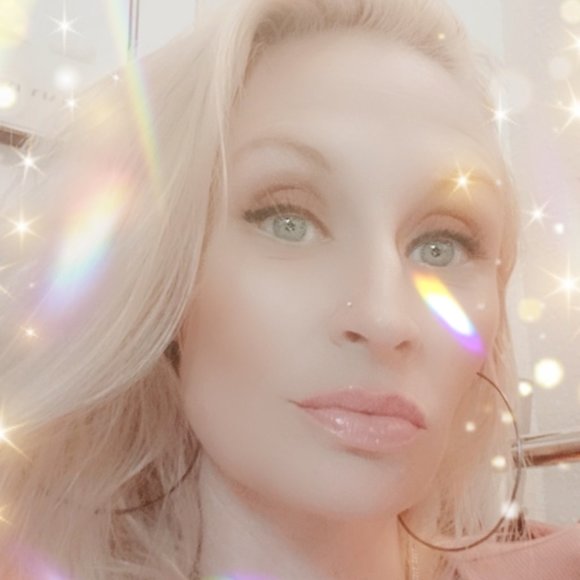 Meet your Posher, Jennifer - Picture 1 of 1